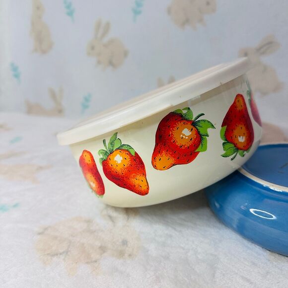 Kobe Strawberry & Cream Enamel Nesting Bowl w/Lid - Picture 2 of 10